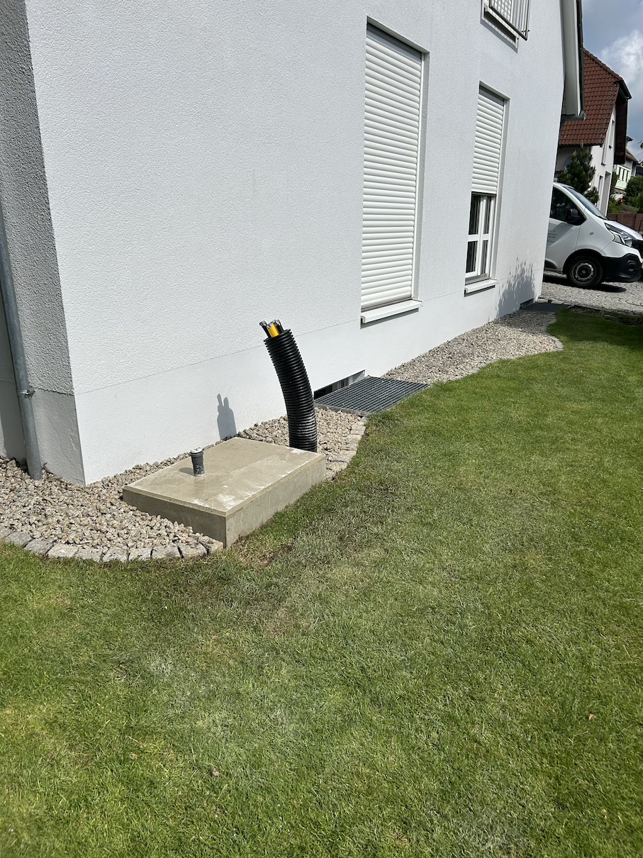 Gartenanlage mit Wärmepumpenfundament